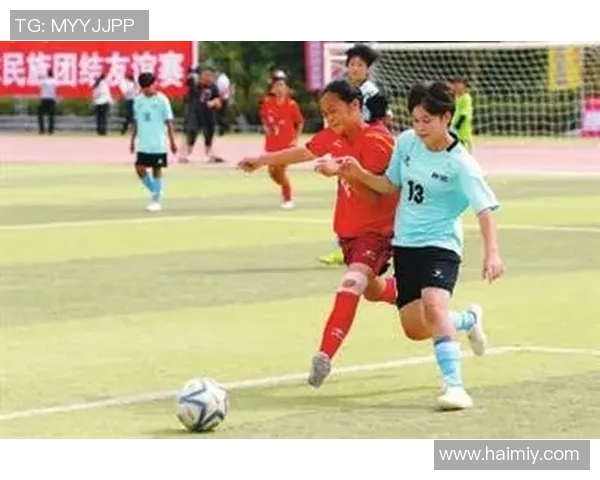 绿茵场上激情四射球星携手青少年共同见证足球训练时刻 绿茵场上激情四射球星携手青少年共同见证足球训练时刻